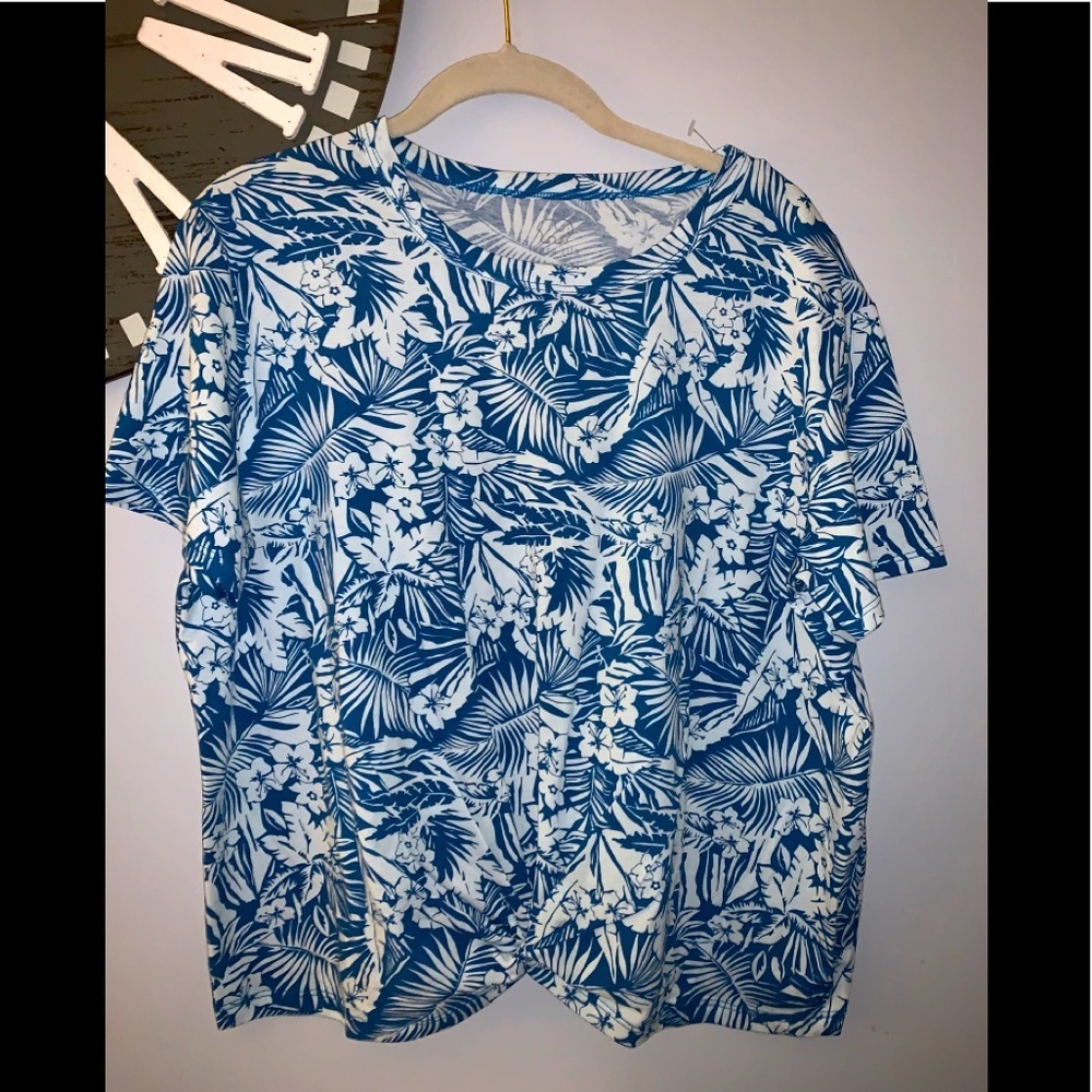 - Ivory Ella tropical print knit t-shirt  size large